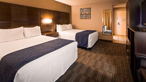 Queen Room with Two Queen Beds - Non-Smoking
