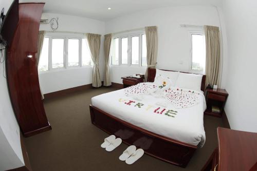 Deluxe Double or Twin Room image 6