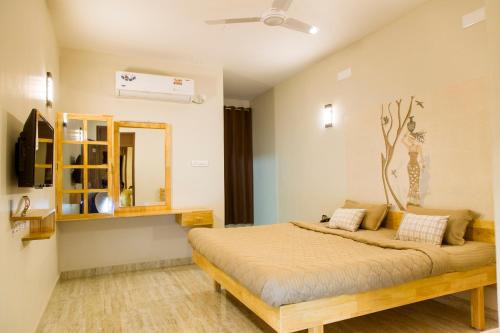 Rathna Square Ideally located in the Pollachi area, Rathna Square promises a relaxing and wonderful visit. The property features a wide range of facilities to make your stay a pleasant experience. Facilities like 2