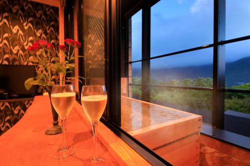 Twin Room with Open-Air Bath and Mountain View