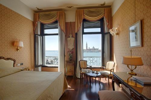 Superior Double Room with Lagoon View