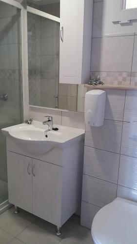 Lavanda Mobile Homes & Villas - image 11