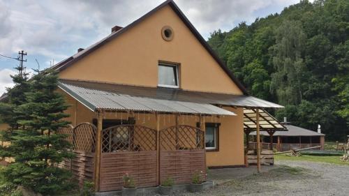 Pokoje Gościnne Nad Złotym Potokiem (Pokoje Goscinne Nad Zlotym Potokiem) in 亞諾托維克