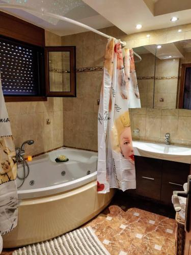  Aphrodite’s villa in Zipárion