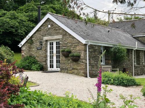 Almond Tree Cottage, Lanteglos, Cornwall