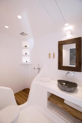 Phos Home by Rocks Estates Phos Home by Rocks Estates