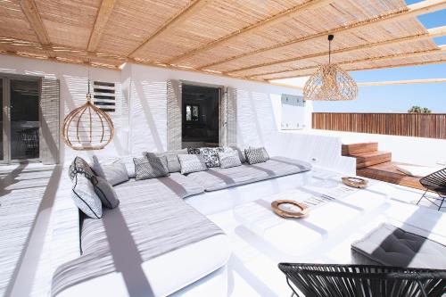 Phos Home by Rocks Estates Phos Home by Rocks Estates