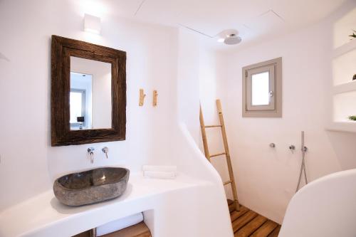 Phos Home by Rocks Estates Phos Home by Rocks Estates