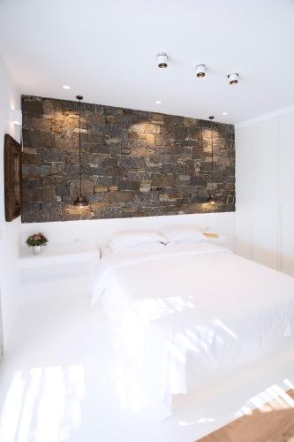 Phos Home by Rocks Estates Phos Home by Rocks Estates