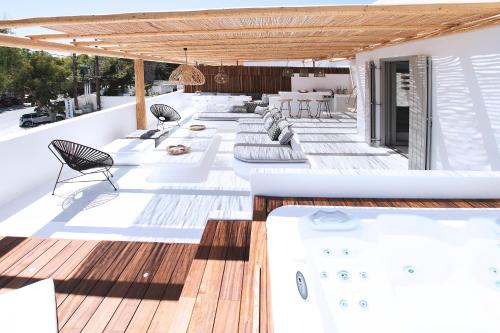 Phos Home by Rocks Estates Phos Home by Rocks Estates