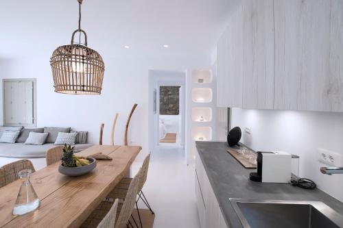 Phos Home by Rocks Estates Phos Home by Rocks Estates