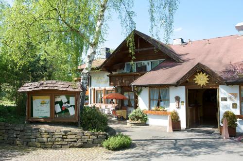 Landhaus Sonnenhof - Hotel - Adenau