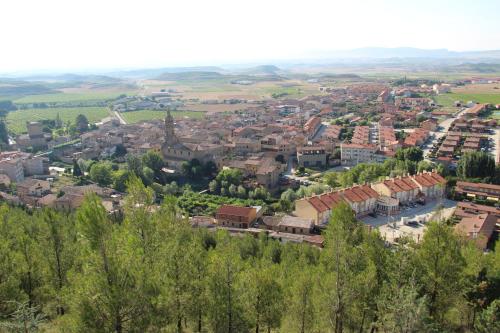  Rivera Del Tirón Apartamentos, Pension in Cuzcurrita-Río Tirón bei Leiva