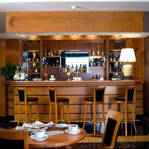 Ramada Naples City Centre - image 8