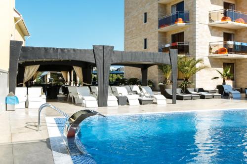 Citrus Hotel - image 2