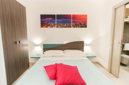 1 queen bed, 1 twin bed