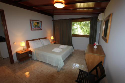 Tosis Apartments 3