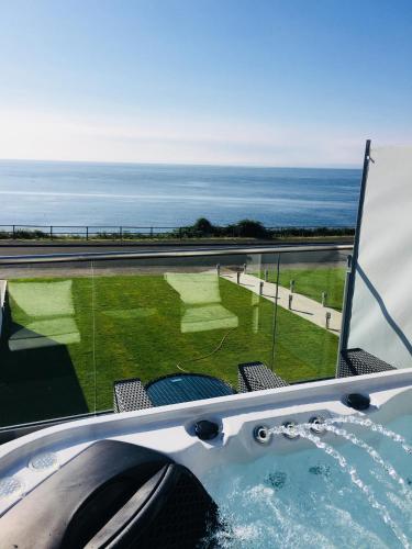 SEA CLIFF I The Miniature Boutique Hotel with Private Hot Tubs