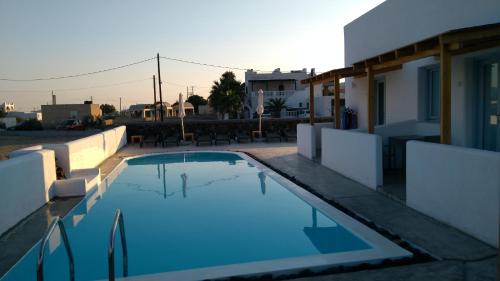 Daylight Hotel - image 11