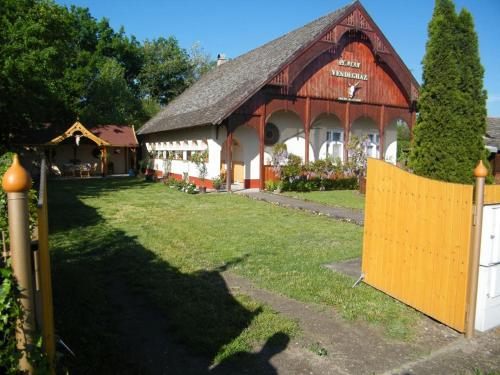  Ópusztaszeri Platán Vendégház in Pusztaszer