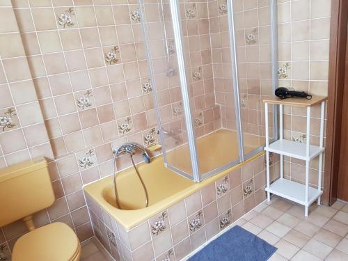 Gastehaus Windheim (Karlsruhe-Knielingen 2) 5.3km von Wörth am Rhein entfernt