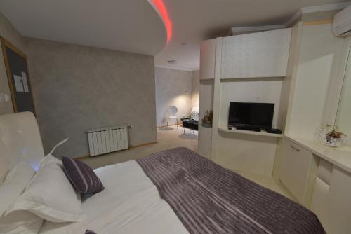 Hotel Perfect - image 6