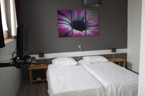 1 queen bed