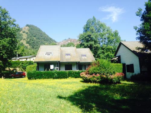 Camping Le Castella in Luzenac
