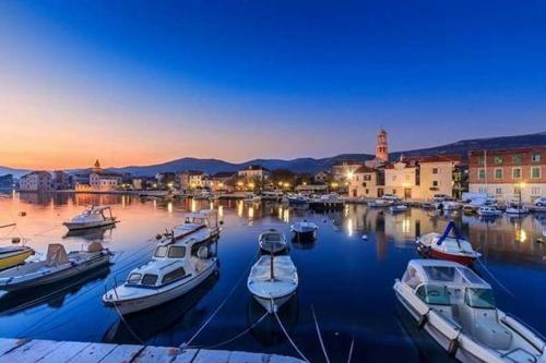  Kasteli, Unterkunft in Kaštela