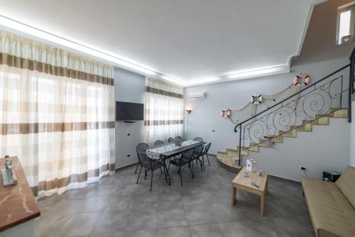 Instalaciones, Castello di Sabbia in Trabia