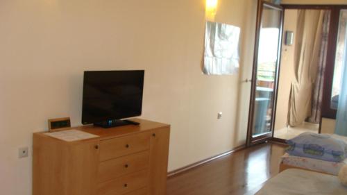 Admiral Apartments 4