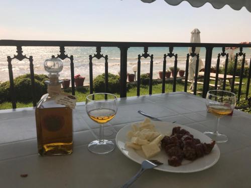  Iris Seafront Apartments in Fourka
