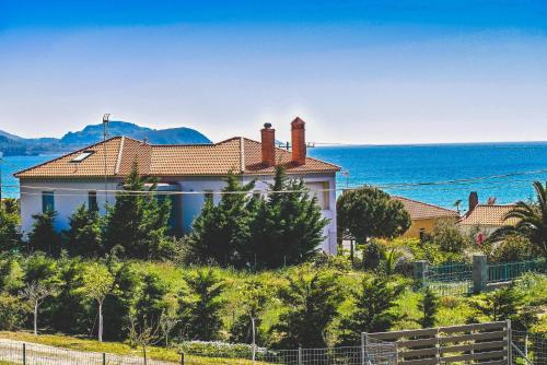  Charming Retreat With Sea View Close To Beach in 81400 Káspakas