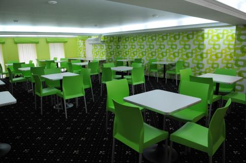 Manhattan Hotel & Restaurant - image 13