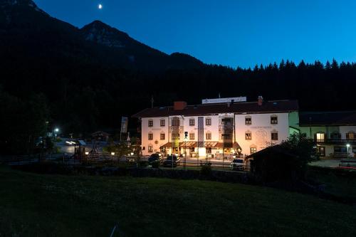 Aktivhotel & Gasthof Schmelz Ihr Urlaubs Hotel in Inzell mit Wellness Hallenbad, Alpensauna & Dampfbad