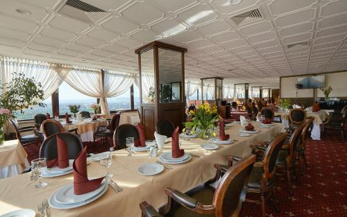 Park Hotel Moskva - image 10