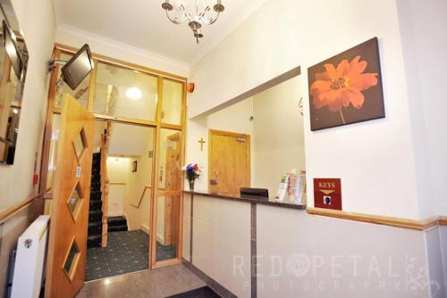 Lobby, Elmwood Hotel in Kings Cross St. Pancras