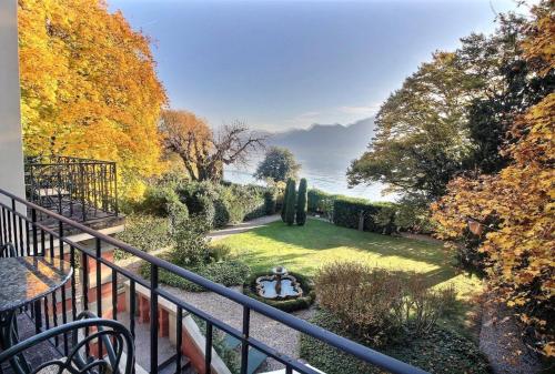 Double Room with Lake View and Separate Private Bathroom