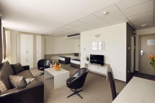 Park Hotel Moskva - image 11