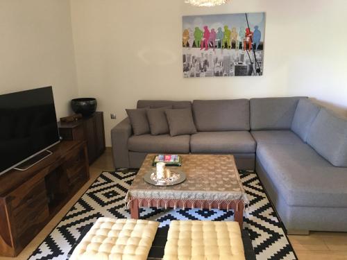 Stylish Apartment - Tap to explore photos