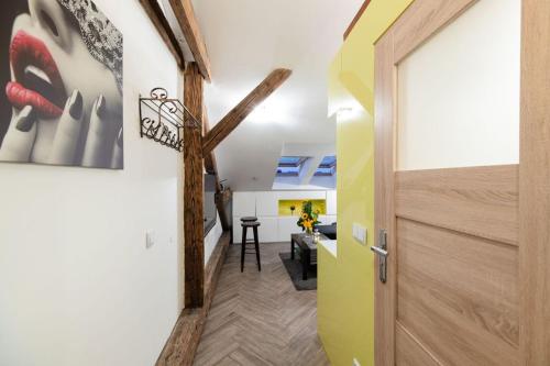 2 Nights Apartments - great location, right next to Main Rail and Bus Station, 10 min to Main Square by foot, Cracovie (photo 2)