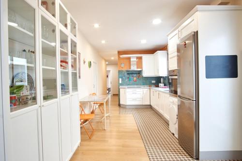 A Hotel Com Rodrigo De Triana Courtyard By Valcambre Apartment Seville Spain Price Reviews Booking Contact