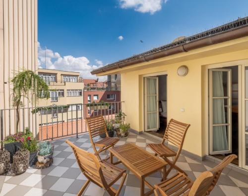 One-Bedroom Apartment with Terrace