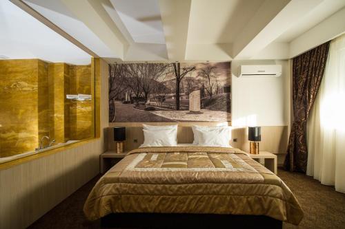 City Hotel - image 7