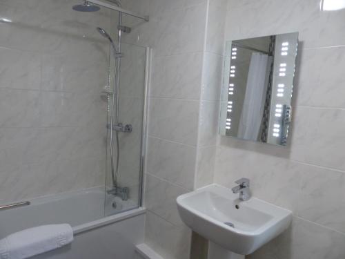 Farnham House Hotel - image 6