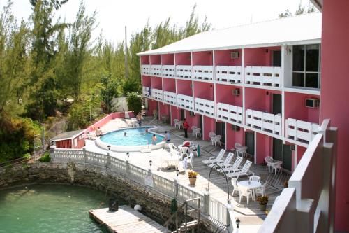 Swimming pool, Bell Channel Inn Hotel Bahamas in Freeport
