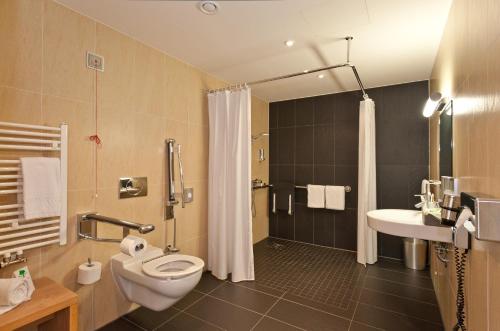 room detail thumbnail 2