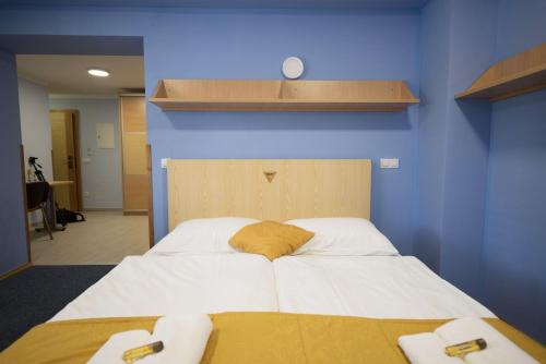 S Hotel - image 2