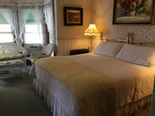 Deluxe King Room with Deck and Harbor View