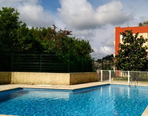 2 pièces, Proche centre ville, GIP ASFO, Jardin et Parking Privatifs (2 pieces, Proche centre ville, GIP ASFO, Jardin et Parking Privatifs) in Trung tâm Grasse